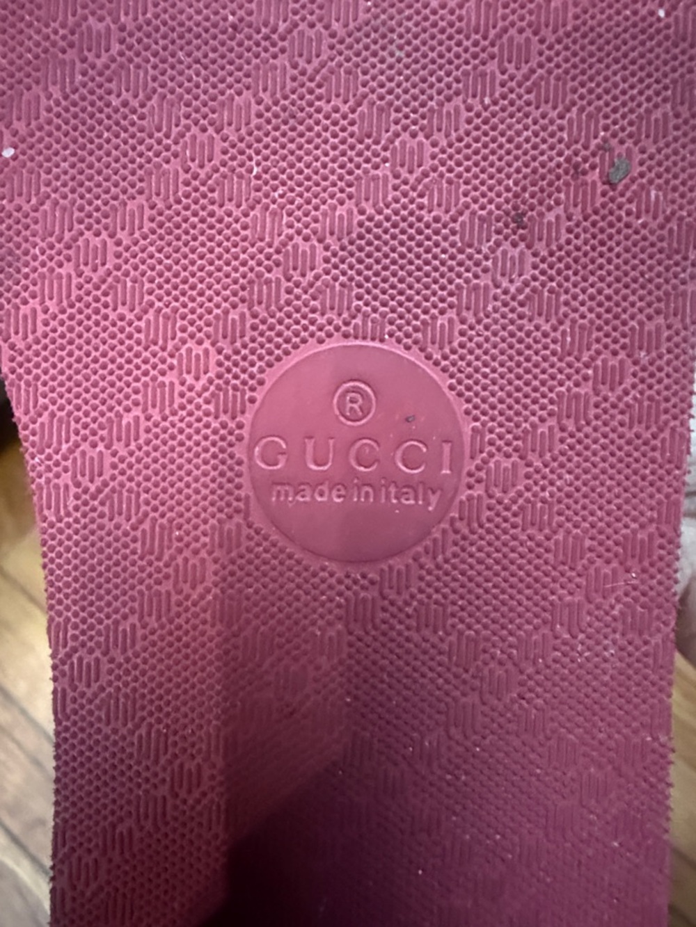 Gucci Red Women's Logo chevron Thong Sandals - Picture 8 of 9